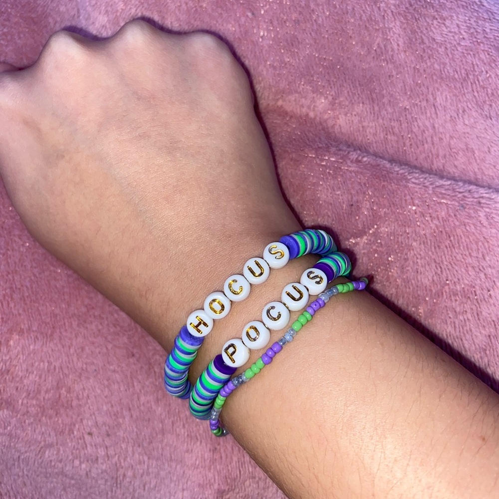 3 for 12$ 🌸 Hocus Pocus themed bracelet stack - Picture 6 of 9
